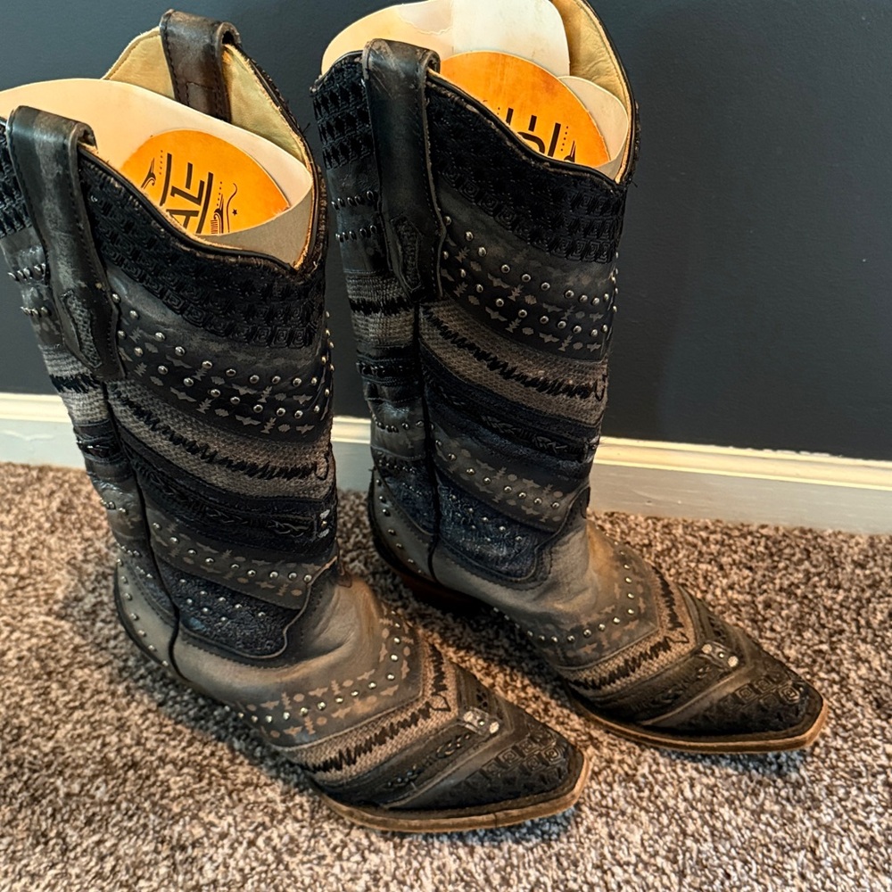 Coral Black and Gray Western Boots